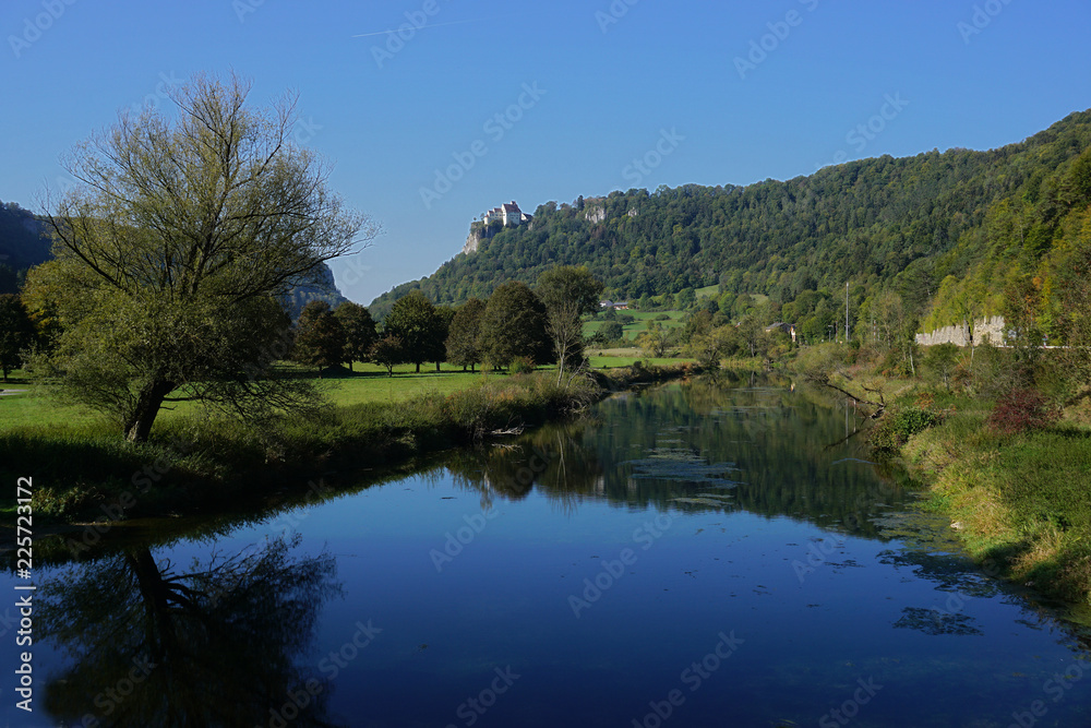 Naturpark Obere Donau bei Beruon-Hausen, Blick zu Schloss Werenwag