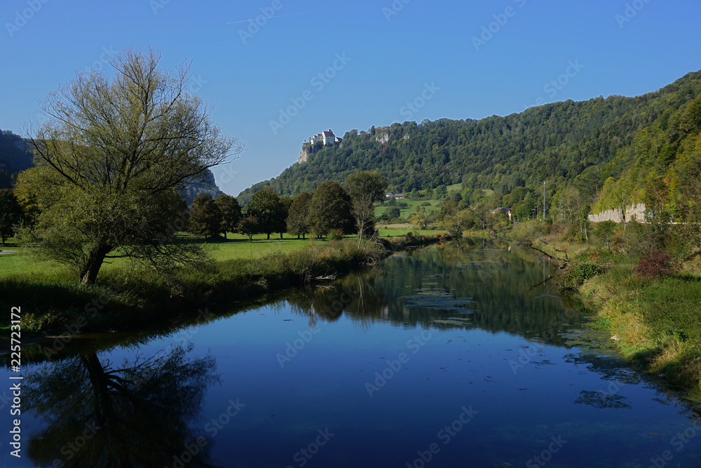 Naturpark Obere Donau bei Beruon-Hausen, Blick zu Schloss Werenwag Naturpark Obere Donau bei Beruon-Hausen, Blick zu Schloss Werenwag