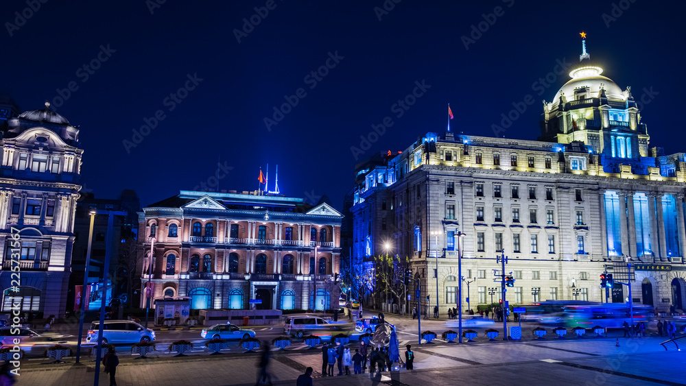 Naklejka premium The Bund at night - blue hue