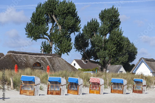 Strandkörbe und Ferienhäuser in Haffkrug, Deutschland photo