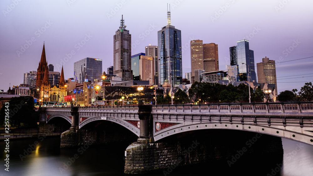 Fototapeta premium Fantastic City Skyline in the heart of Melbourne Australia