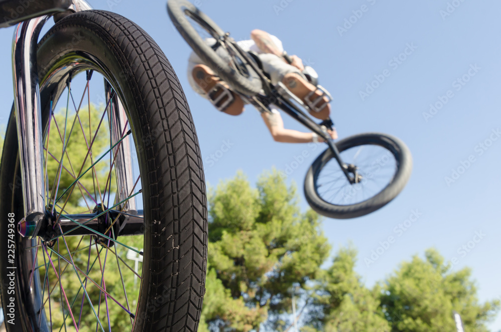 Fototapeta premium bmx rider performing a jump