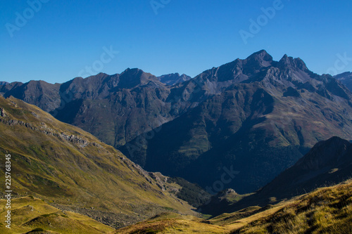 Fototapeta Naklejka Na Ścianę i Meble -  Paisaje en los Pirineos