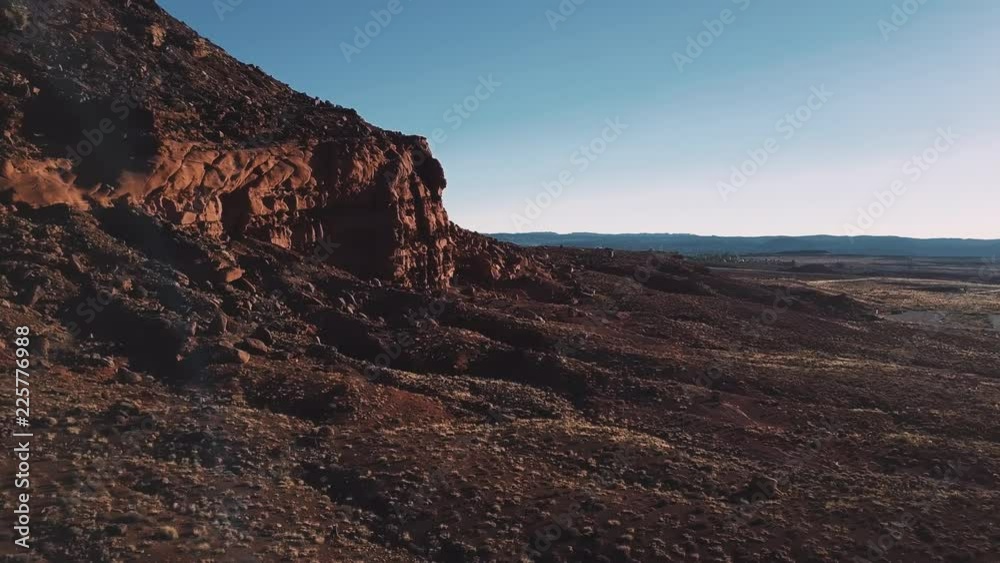 Vidéo Stock Drone flying next to massive cliffs and rocks in Arizona ...