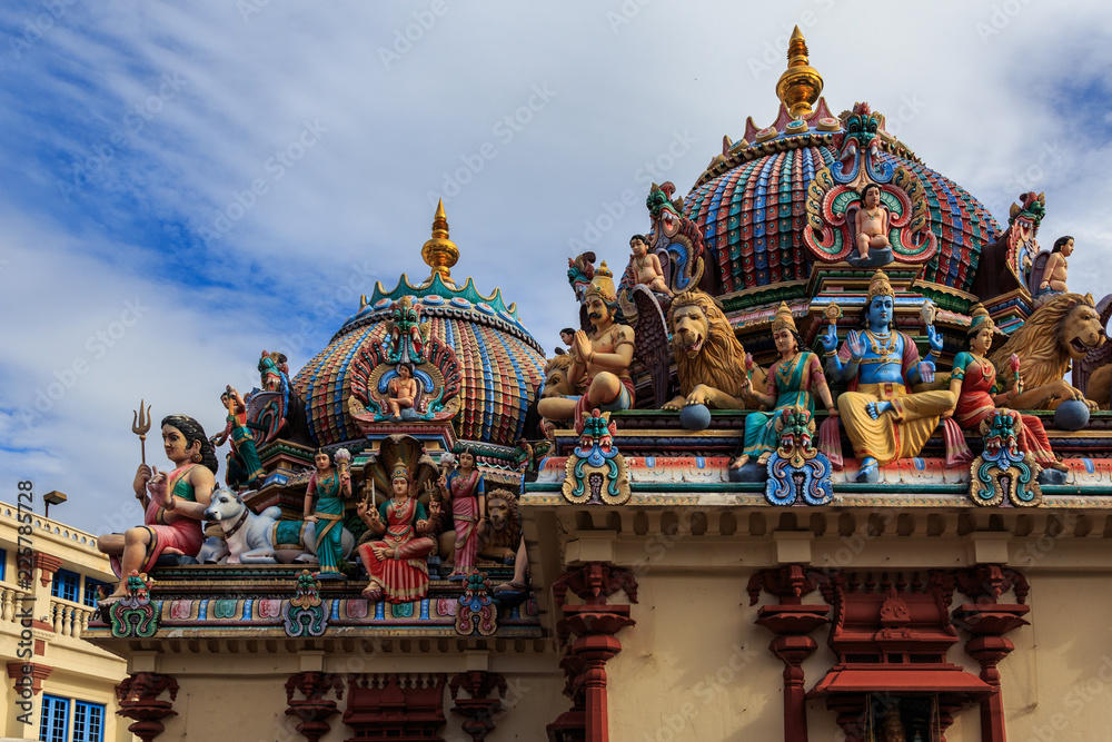 Sculpture, architecture and symbols of Hindu temple at Singapore , Sri Mariamman Temple, Singapore is a oldest Hindu temple. 