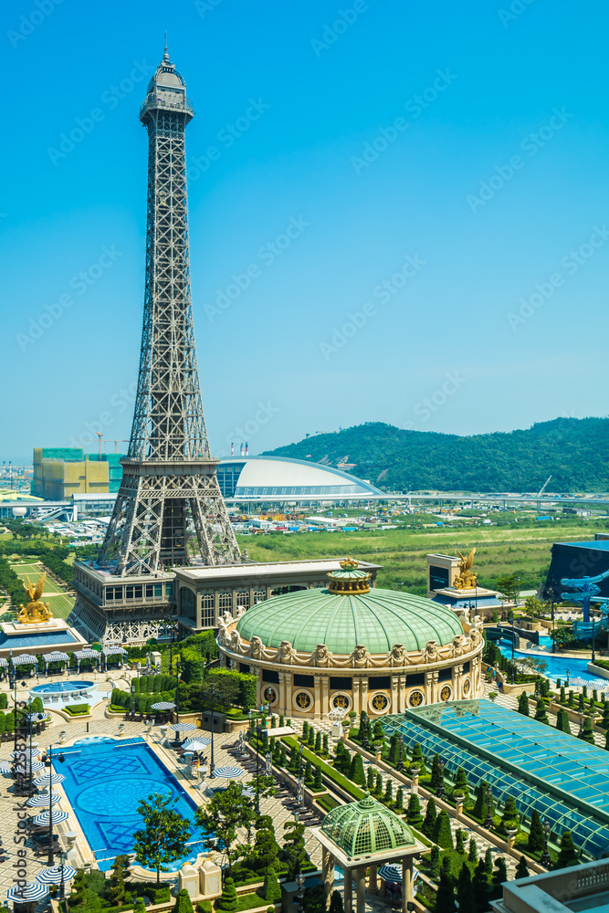 China, Macau - September 10 2018 - Beautiful eiffel tower landmark of parisian hotel and resort in macau city - obrazy, fototapety, plakaty 