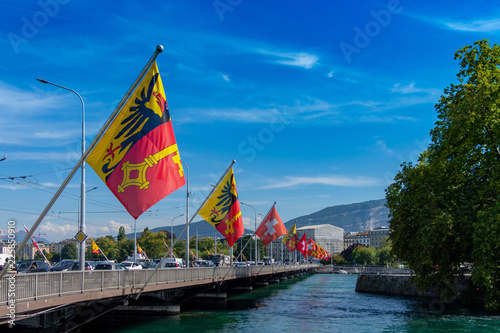 Fotografie Flags on the pont du mont blanc bridge of Geneva, Switzerland