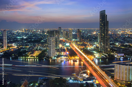 Foto Evening light in the city on Bangkok,Thailand.
