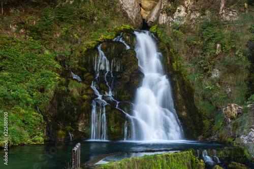 Wasserfall am berg photo