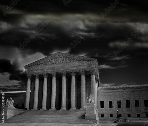 Cuadro en lienzo Supreme Court storm