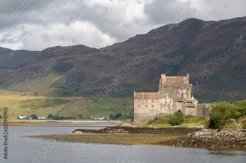 éclaircie sur le Chateau Eilean Donan photo