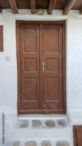 kahverengi kapı