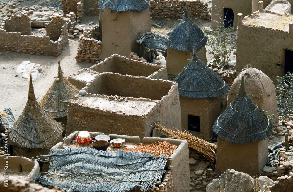 Le Mali, village d' Ireli, falaises de Bandiagara, Pays Dogon, Mali, Afrique