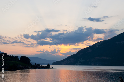 Sehr sch  ner Sonnenuntergang am Z  richer See in der Schweiz   Very beautiful sunset on Lake Zurich in Switzerland