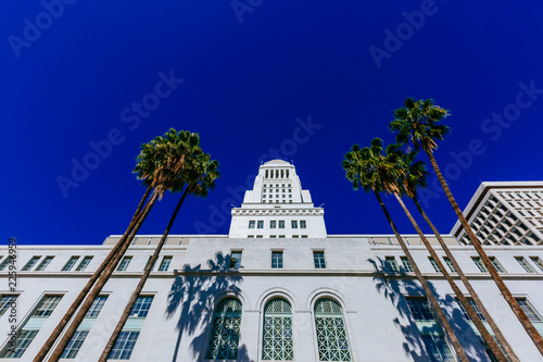 Tablou canvas Los Angeles City Hall viewed from below