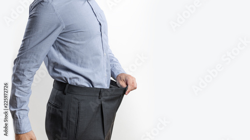 Mann nach Diät mit weiter Hose