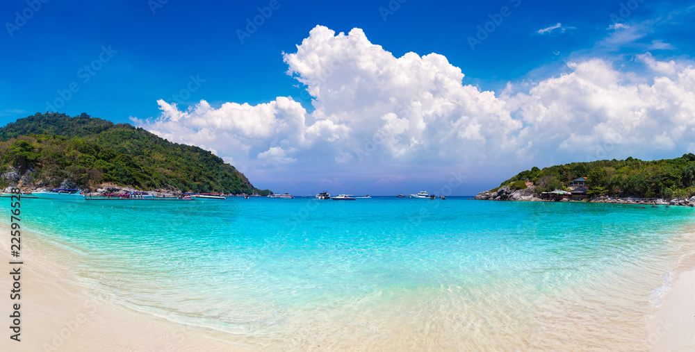 Fototapeta premium Racha (Raya) island, Thailand