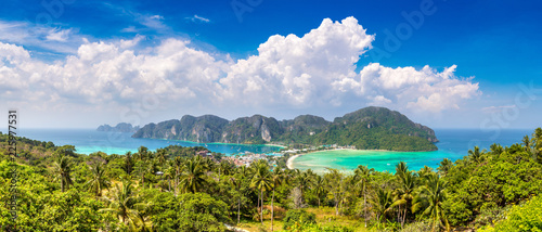 Phi Phi Don island, Thailand © Sergii Figurnyi