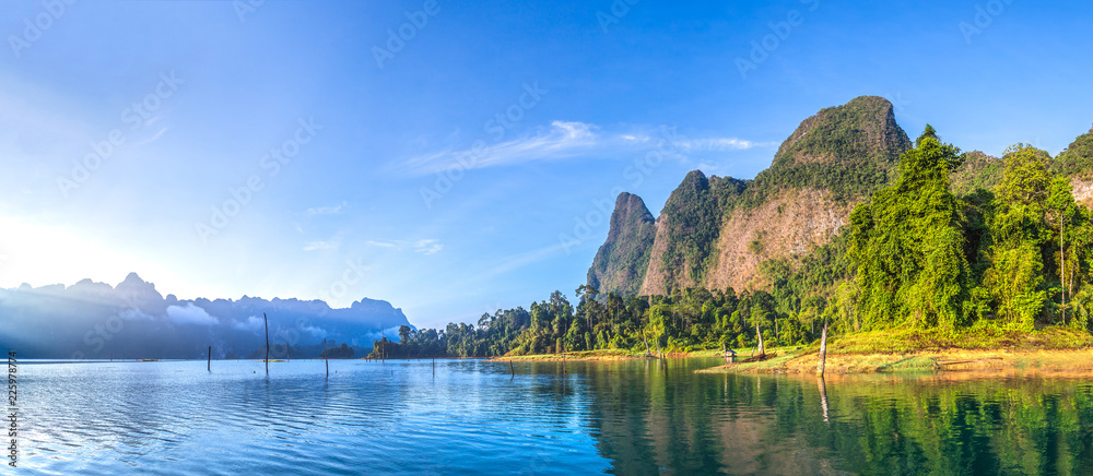 Obraz premium Cheow Lan lake in Thailand