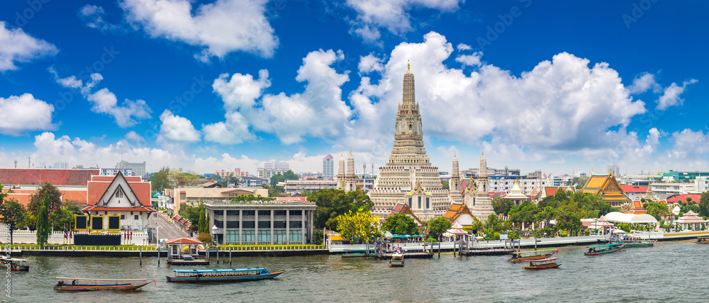 Naklejka premium Wat Arun Temple in Bangkok