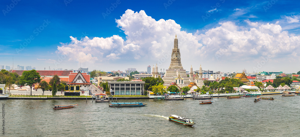 Naklejka premium Świątynia Wat Arun w Bangkoku