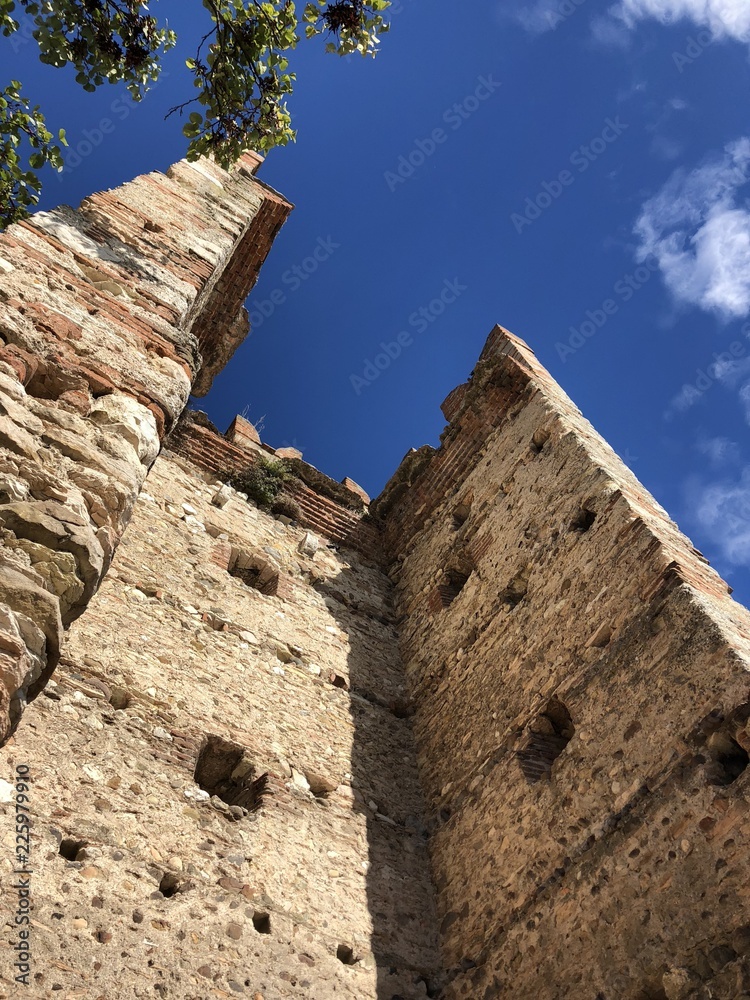 Ruine, Turmruine, Turm, Burg, Schloss Zinnen am Gardasee Stock 写真 ...