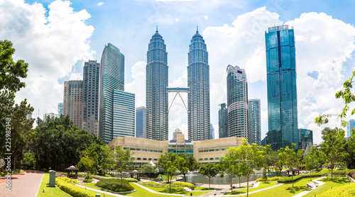Obraz na płótnie Petronas Towers in Kuala Lumpur