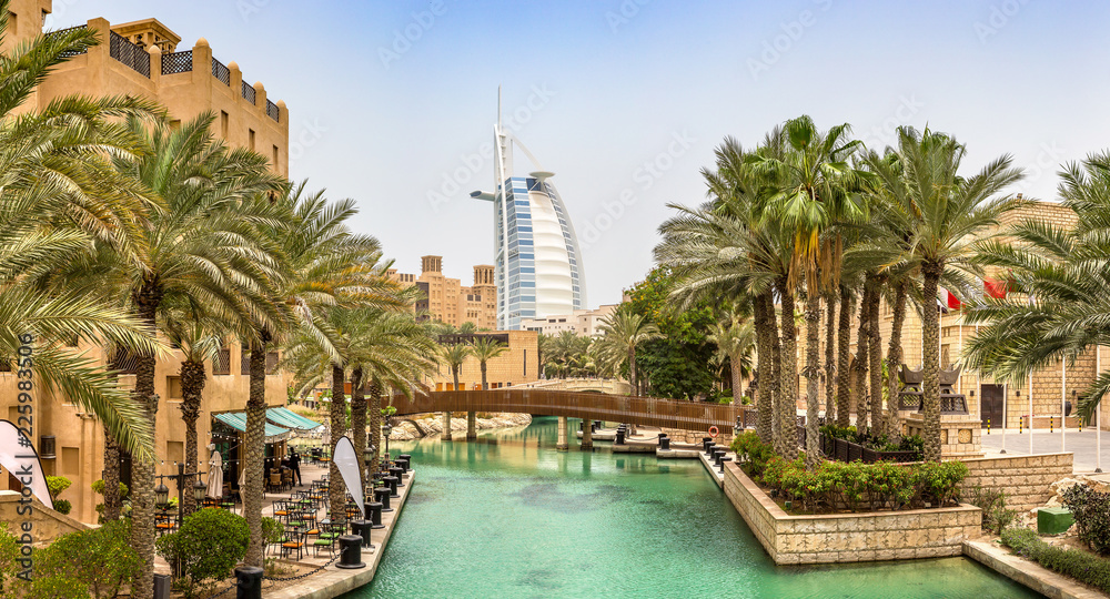 Naklejka premium Burj Al Arab hotel w Dubaju