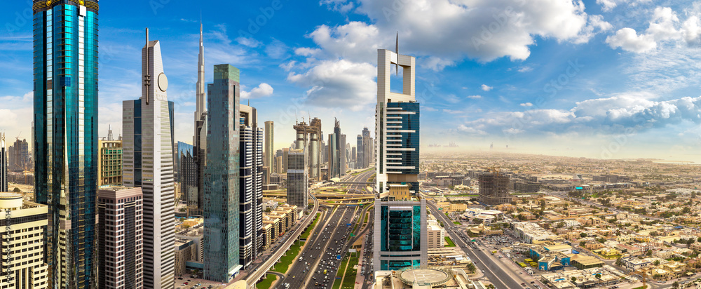 Naklejka premium Widok z lotu ptaka na centrum Dubaju