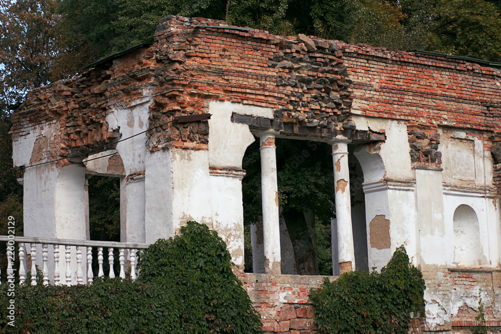 Fototapeta premium Ruins of old buildings