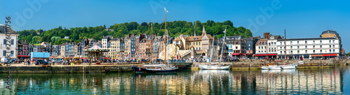 Slika na platnu Panorama of the harbour of Honfleur