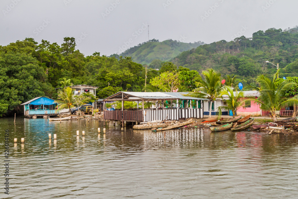 Obraz premium Coastal buildings in Portobelo village, Panama