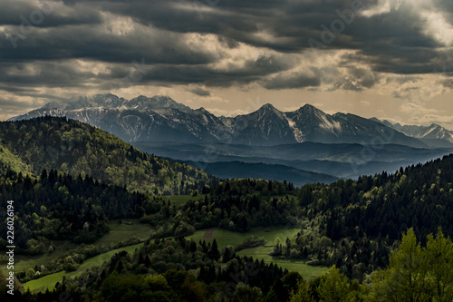 Widok na panoramę Tatr widziany z Palenicy