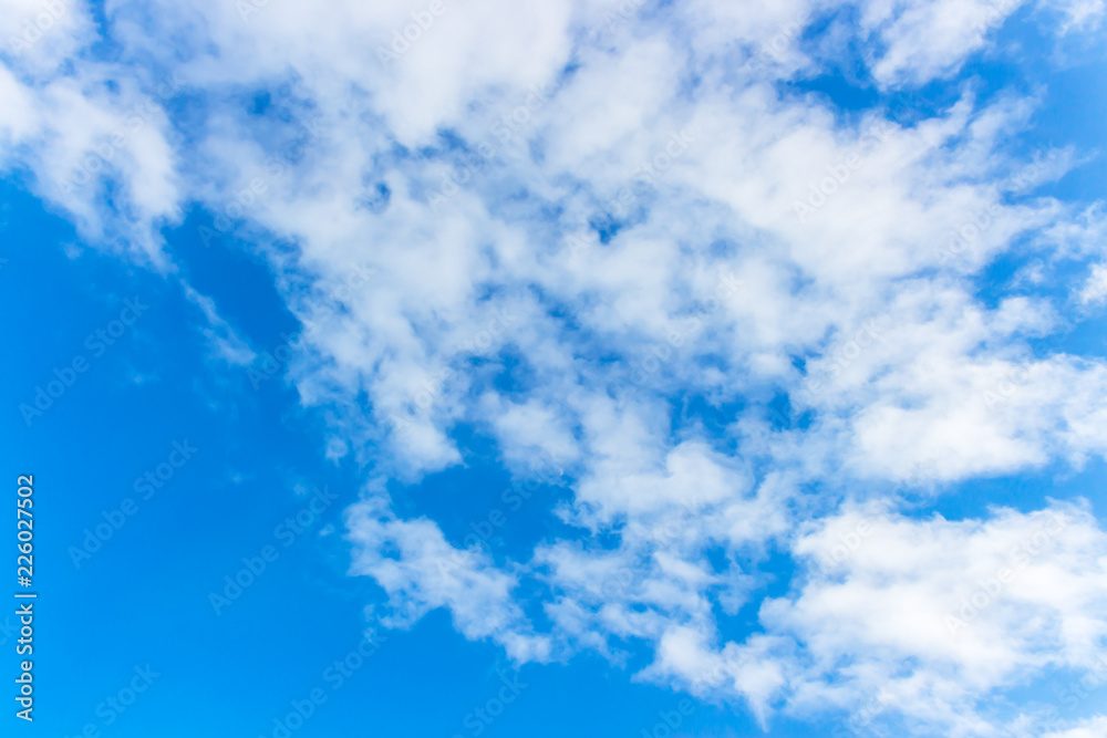 Obraz premium blue sky with white Cumulus clouds