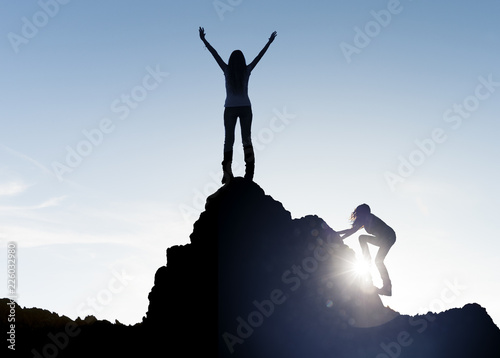 Bergsteigerin am Gipfel