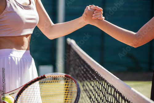 Foto Close up of female hands greeting each other on the tennis court before the game starts