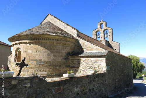 Chapelle de montagne des pyrénées de llo  photo