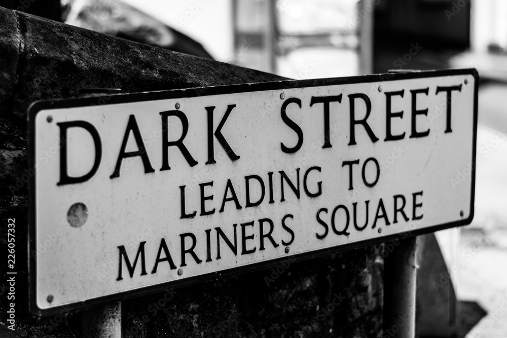 Fototapeta premium Dark street