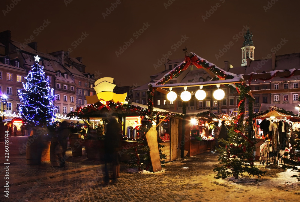 Obraz premium Holiday decorations of Warsaw. Old market square. Poland