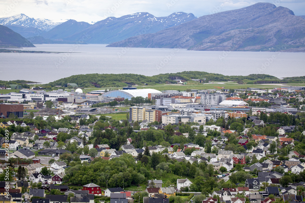 Obraz premium Bodø town seen from Rønvikfjellet in northern Norway