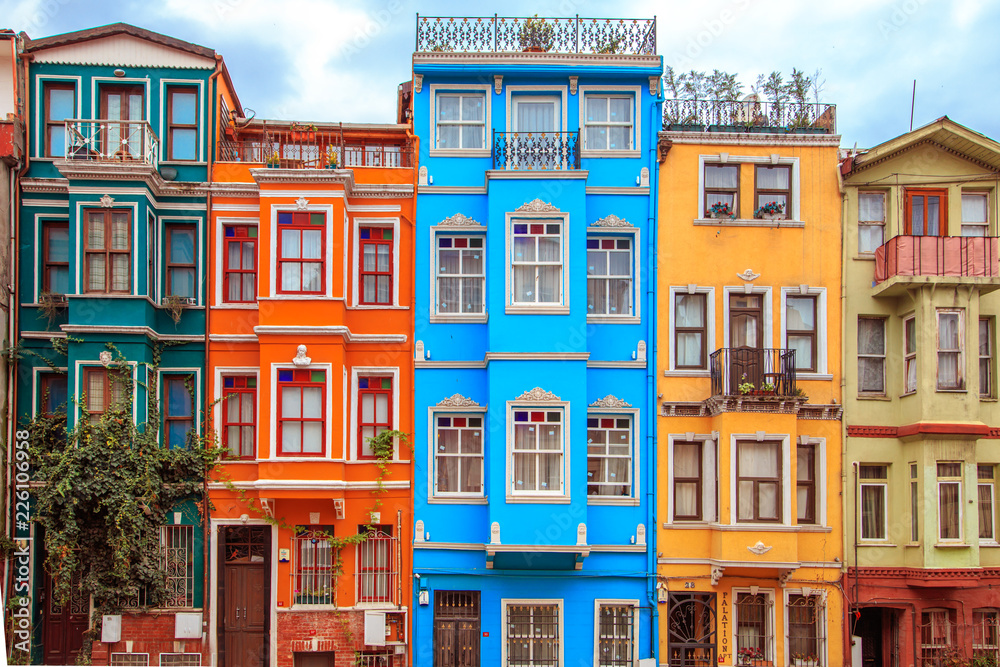 Naklejka premium Kolorowe domy dzielnicy Balat, Stambuł, Turcja.