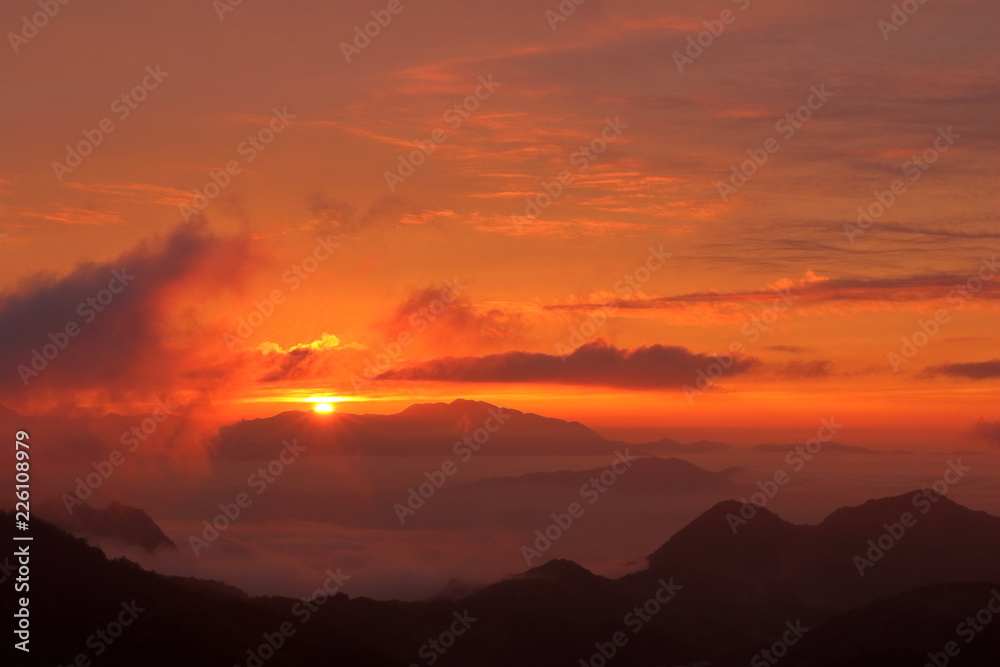 横手山から見る夕日