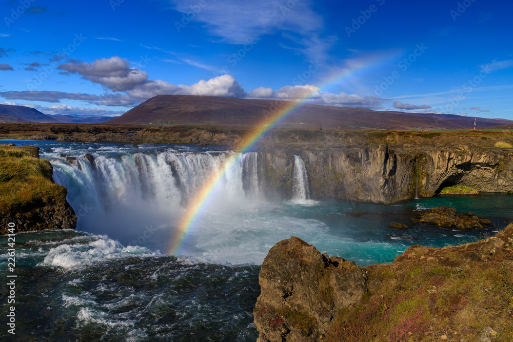 Fototapeta premium Waterfall with rainbow