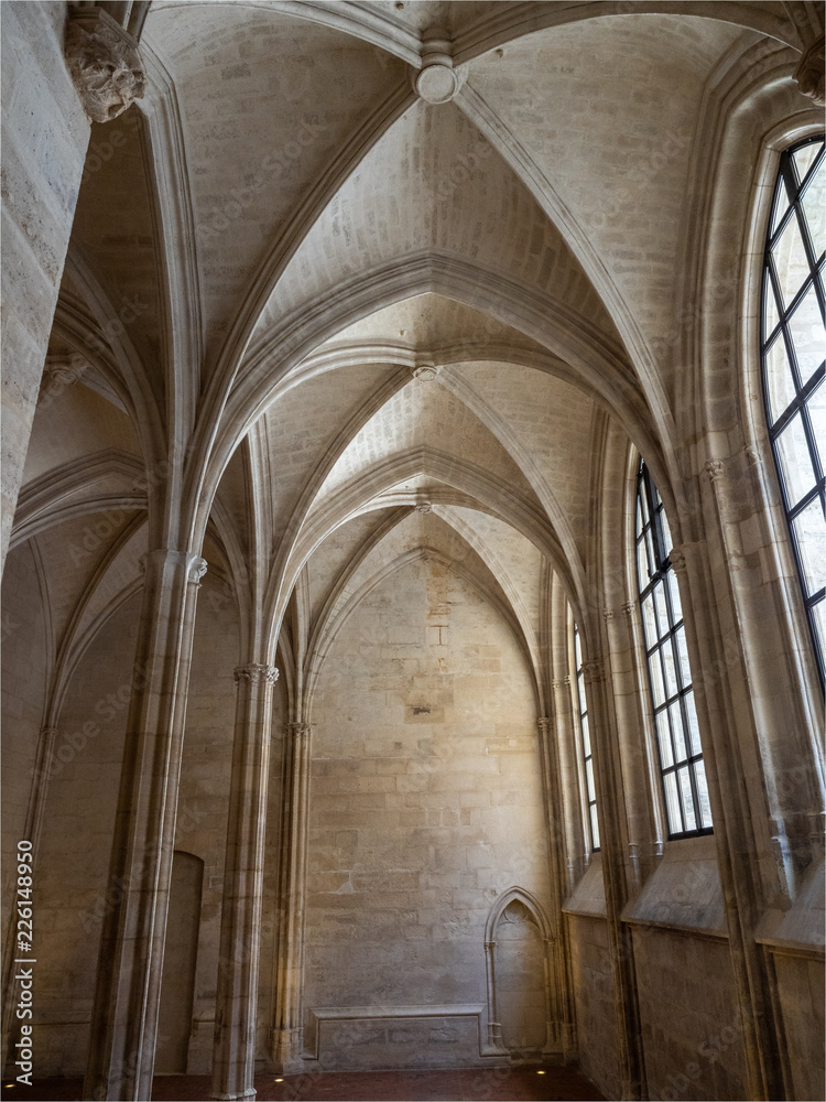 L'intérieur du collèges des Bernardins avec ses voûtes gothiques à Paris