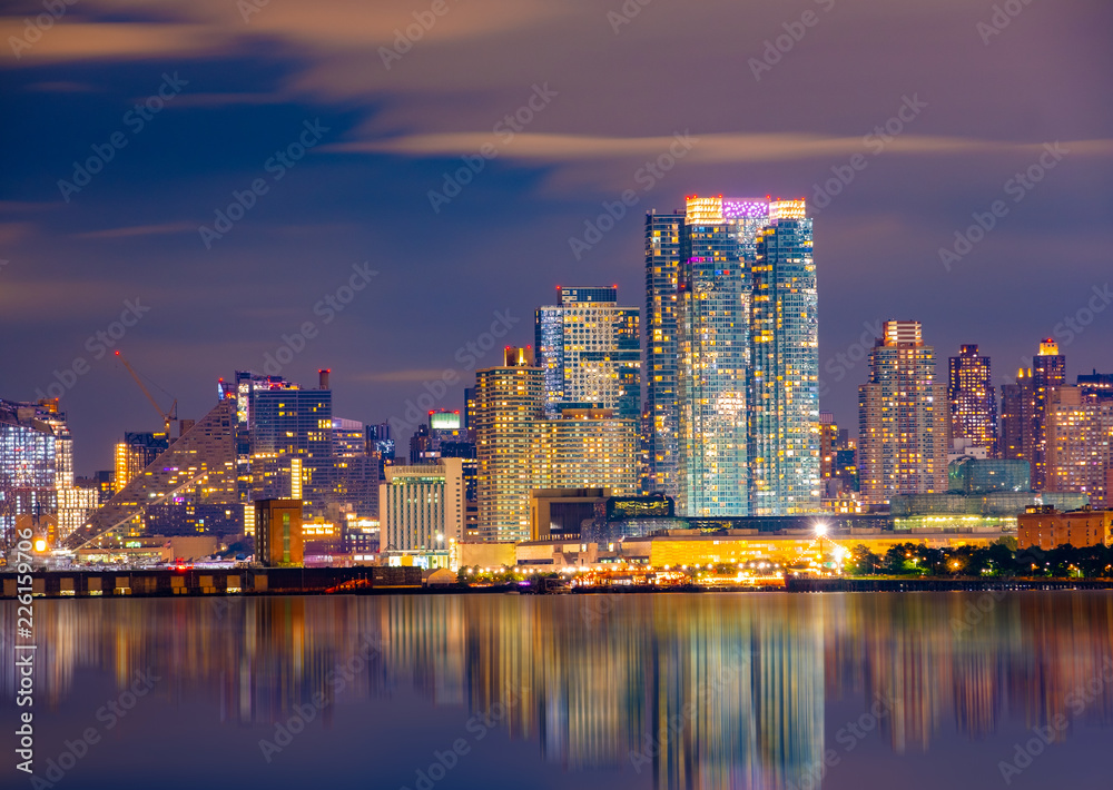 Fototapeta premium Manhattan Skyline ,waterfront and skyline viewed from the Hudson River Hoboken NJ