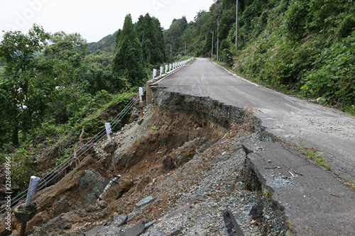 道路の土砂崩れ