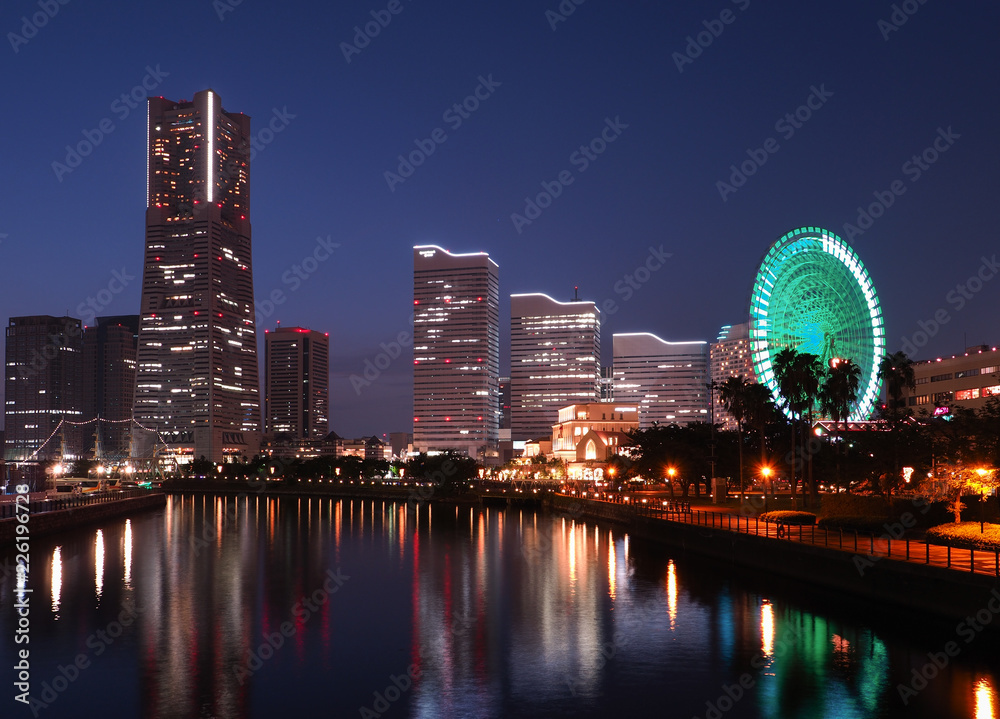 Naklejka premium 横浜 みなとみらい 夜景