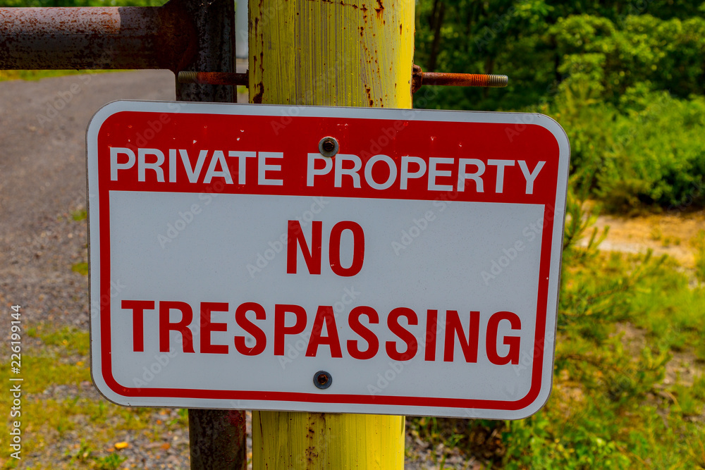 Fototapeta premium Private Property No Trespassing Sign