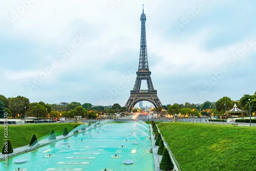 Obraz Wieża Eifla przy wschodem słońca przeglądać od Jardins Du Trocadero w Paryż, Francja
