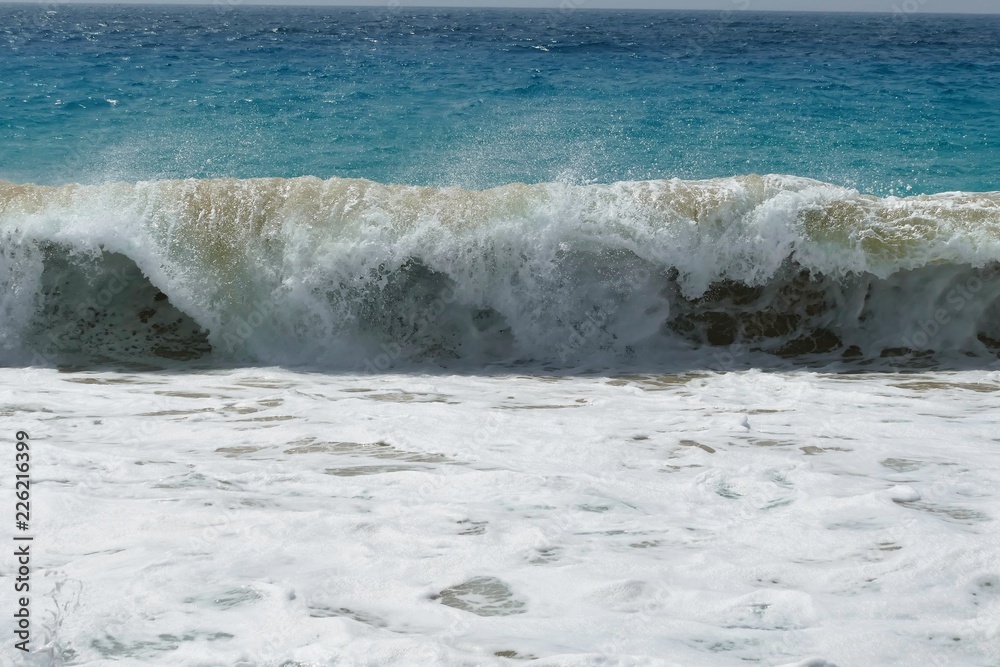 Fototapeta premium Waves lapping to the shore